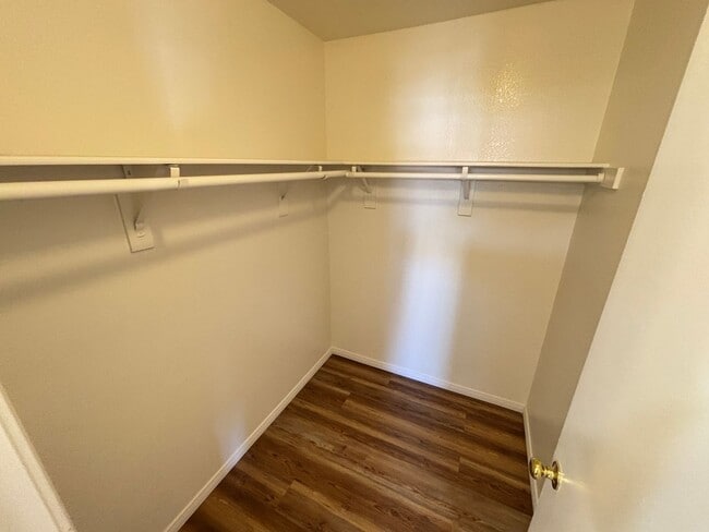 Building Photo - Beautiful 3Bed/3Bath Townhome w/ Garage lo...