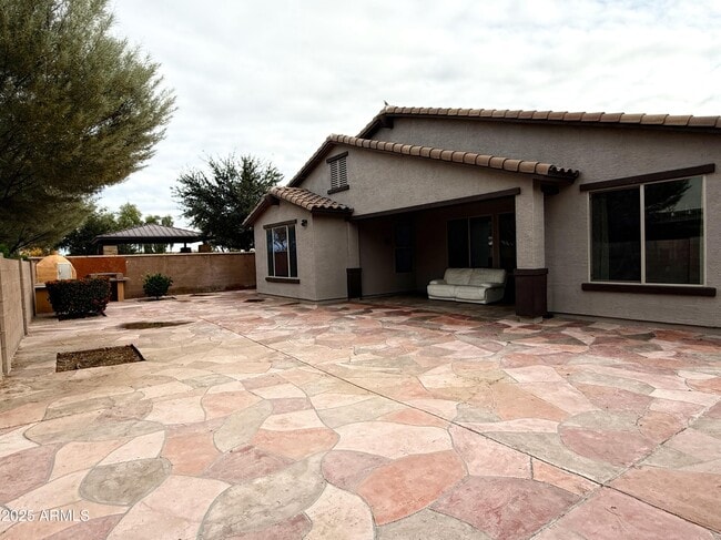 Building Photo - 2472 E Mead Dr