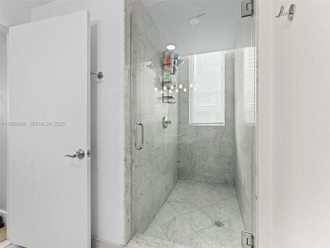 Building Photo - 253 NE 2nd St