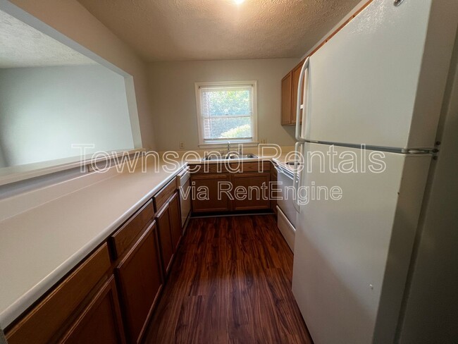 Building Photo - 1055 Ancestry Dr