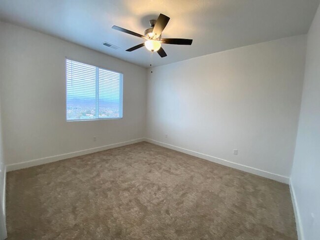 Building Photo - 438 N Stone Mountain Dr