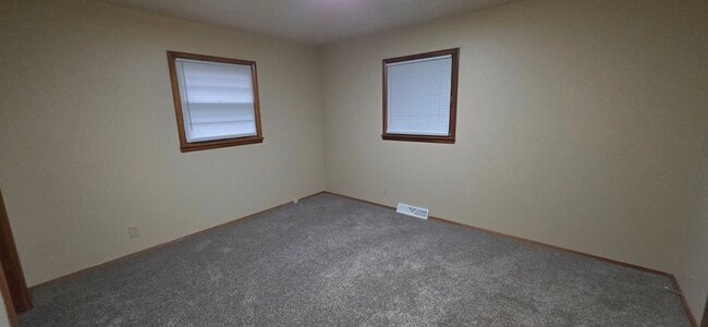 Building Photo - 3 Bedrooms 2 Bathrooms  $1195!