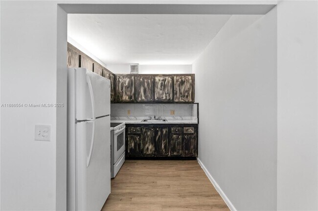Building Photo - 301 SW 135th Ave