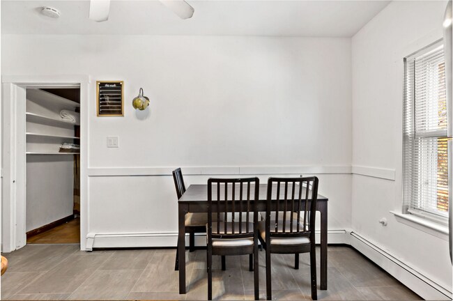 Building Photo - 1062 Saratoga St