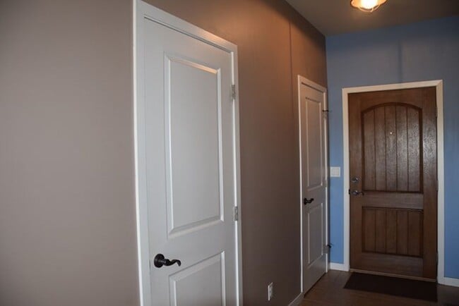 Building Photo - 3 bedroom 2 bath near golf course