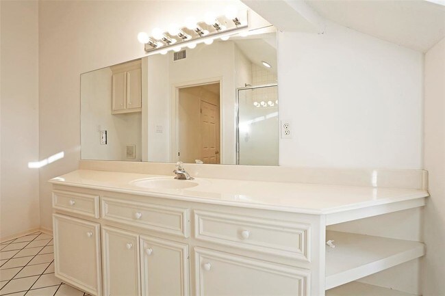 Building Photo - 1 Baylor Plaza