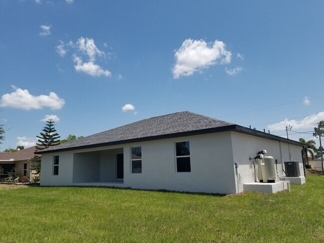 Building Photo - 4 Bedrooms 2 Baths Single-Family Fenced Ho...