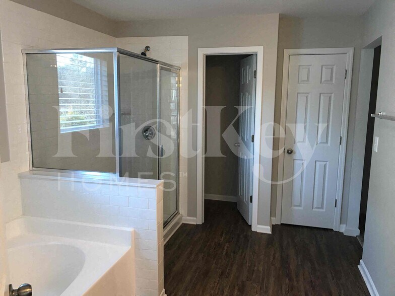 Building Photo - 3011 Sweetspire Rd