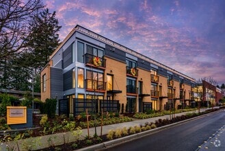 Building Photo - Park Central Townhomes - 4 Stories, 3 bedr...