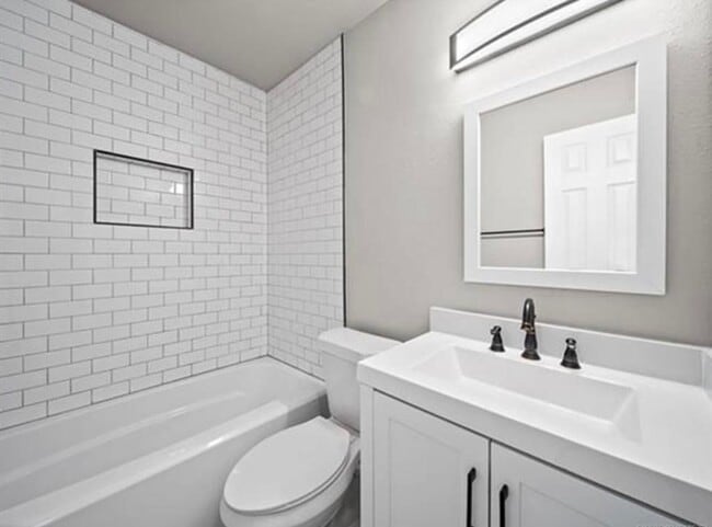 Building Photo - Beautiful Renovated 3 Bedroom Ready Late May