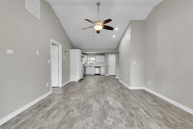 Building Photo - 3555 Balboa Cir