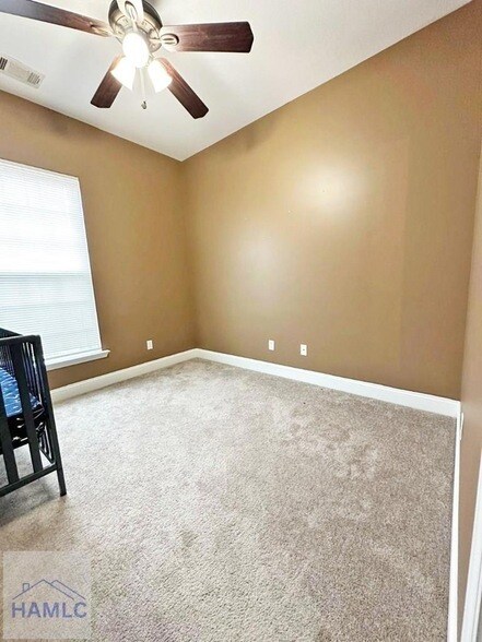 Building Photo - 1102 Sara Ln