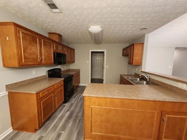 Building Photo - 3 Bedrooms 2 Baths 2 Car Garage - North Co...