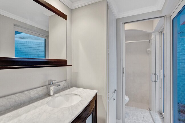 Building Photo - 620 W Palmetto Park Rd