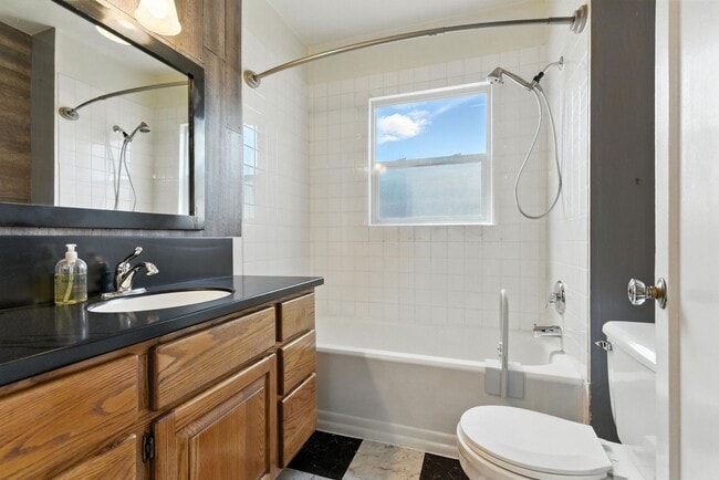 Building Photo - Gorgeous Brick Home Near Audubon Park