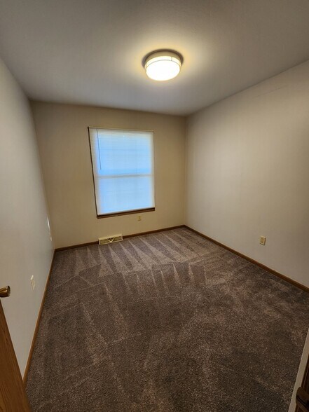 Building Photo - 4835 44th Ct