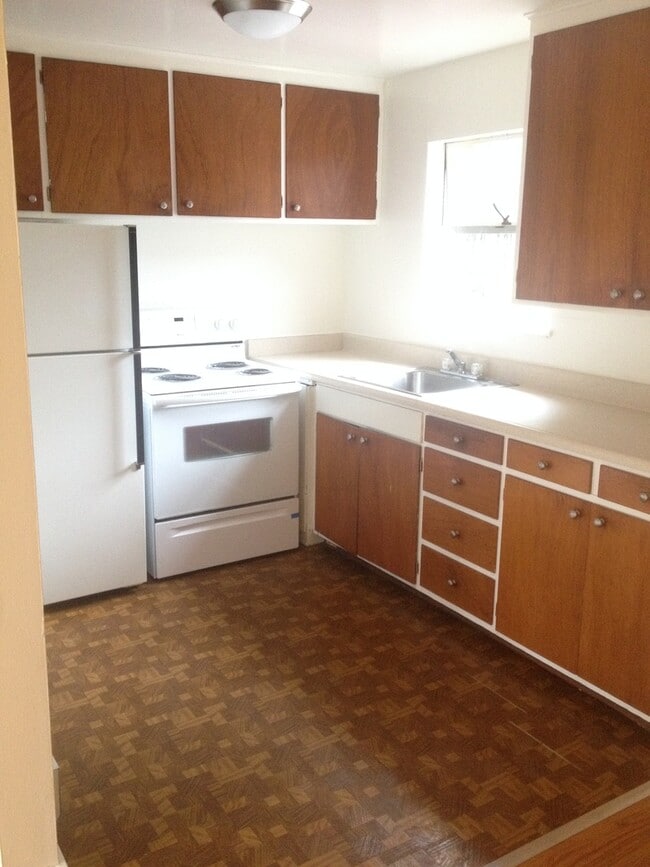 Interior Photo - Highland Court