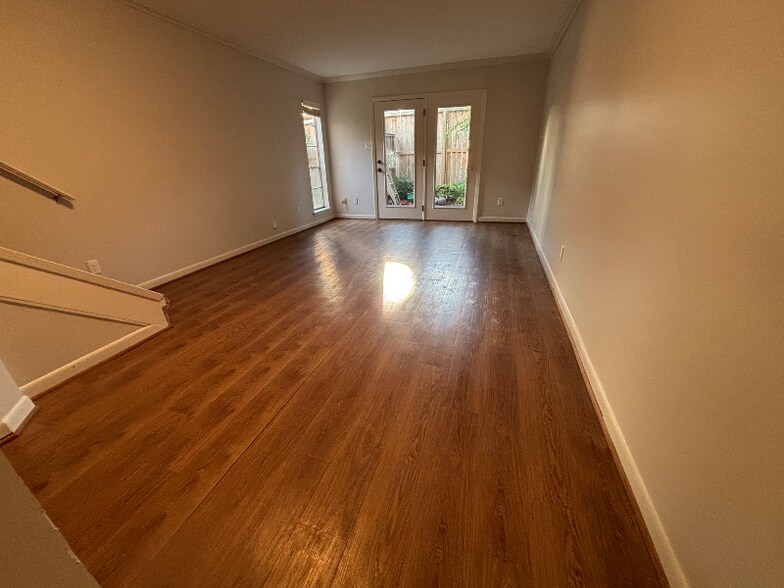 Building Photo - 2137 Branard St