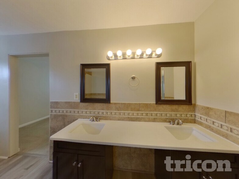 Building Photo - 237 Tea Olive Ave