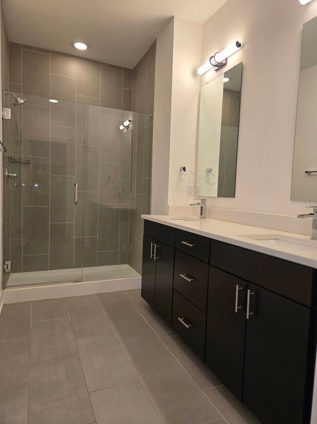 Building Photo - 1876 McQuat Pl