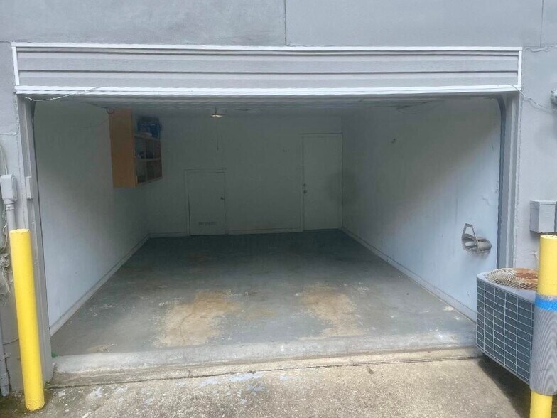 Building Photo - 815 W Pensacola St