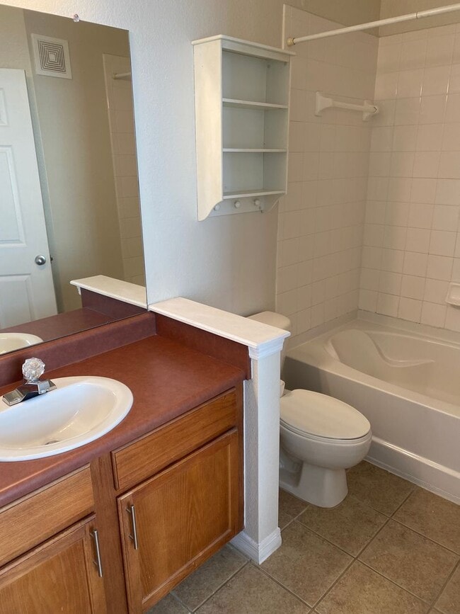 Building Photo - Spacious 1 Bedroom Near Valencia and 408