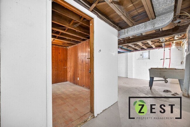 Building Photo - 15494 Bringard Dr