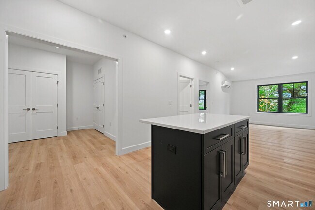 Building Photo - 131 Beach Rd