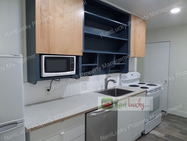 Building Photo - 2110-2116 NE 85th St