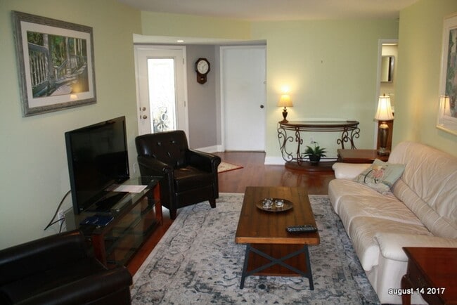 Building Photo - Beautiful 2 bed 2 bath in New Port Richey ...