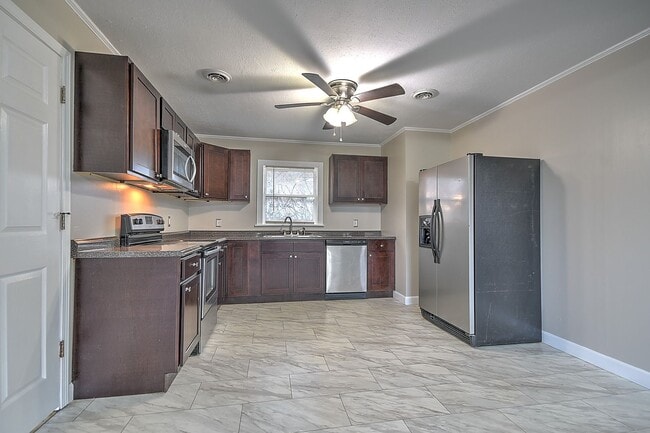 Building Photo - 108 Cottonwood Dr