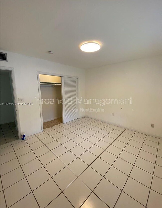 Building Photo - 6910 SW 64th Ave