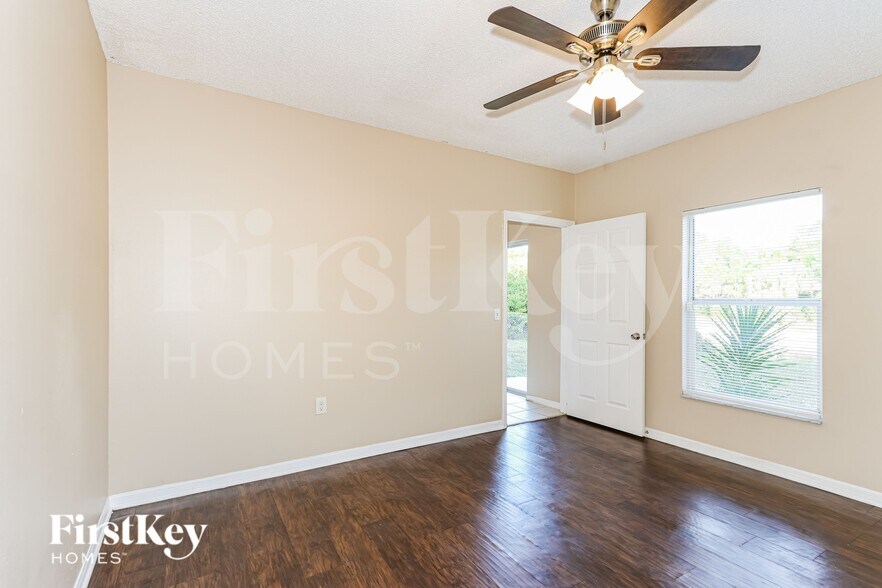 Building Photo - 122 Dahl Ave