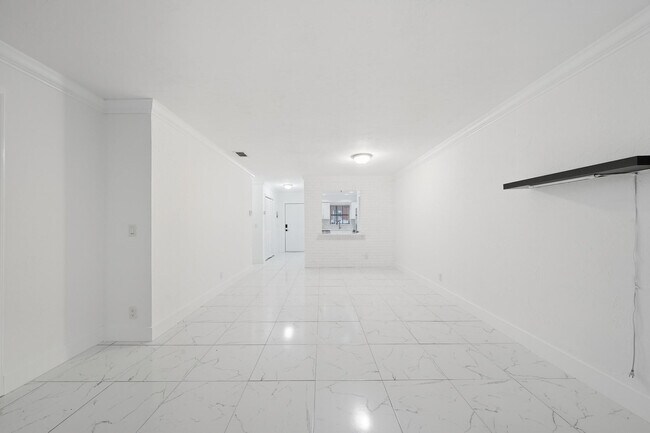 Building Photo - 1443 SW 27th Ave