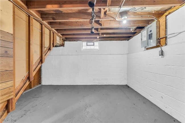 Building Photo - 15605 Benhoff Dr