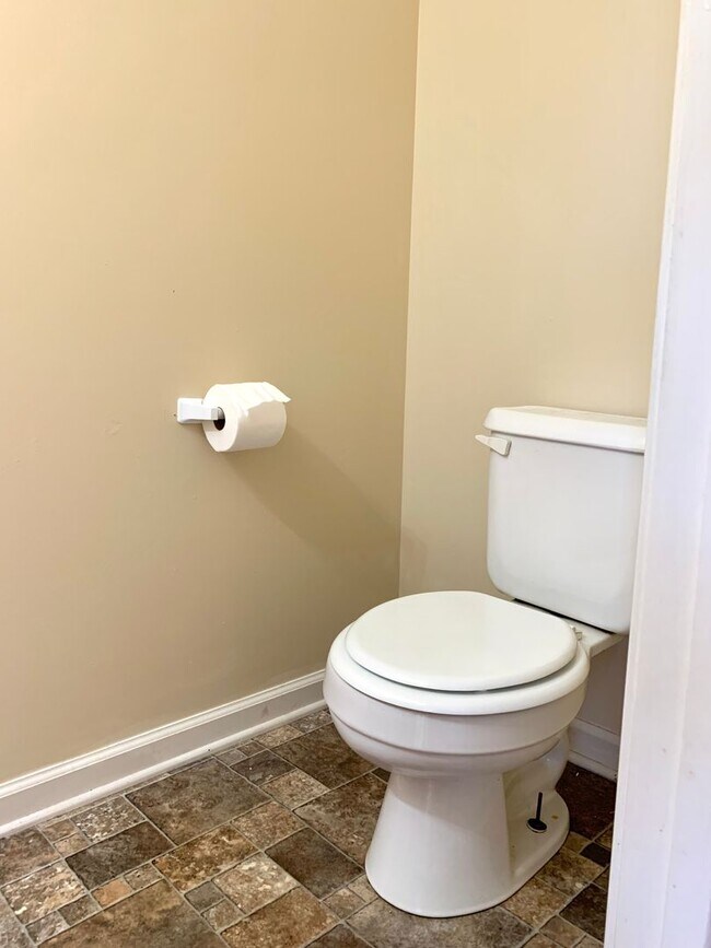 Building Photo - 811 Flyer Ct