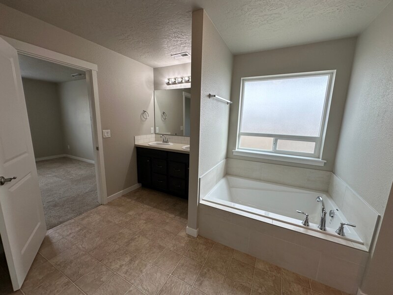 Building Photo - 11398 W Belgrave St