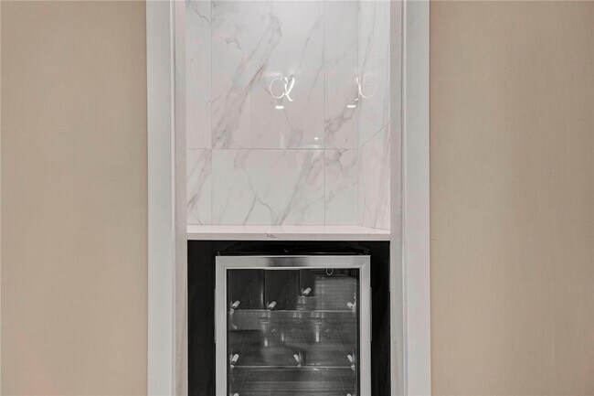 Building Photo - 3051 S Palm Aire Dr