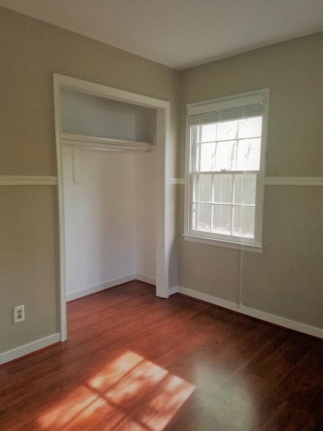 Building Photo - Spacious ranch home for rent