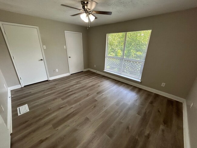 Building Photo - 715 Eastham Ln