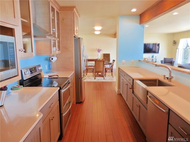 Building Photo - Amazing Dash Point Beach Front Home!