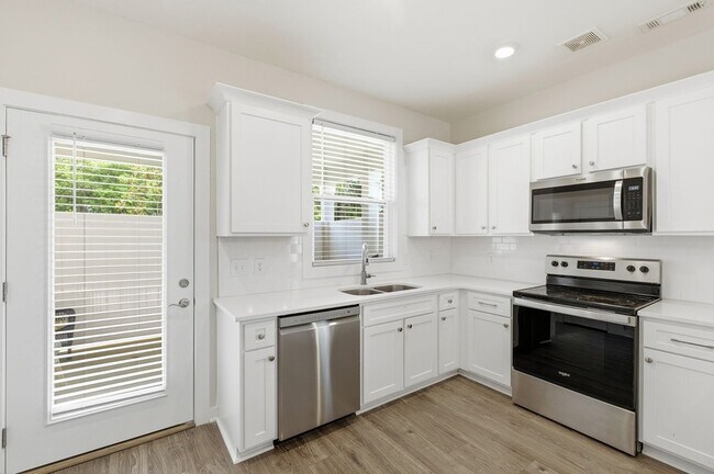 Building Photo - 1170 Dickerson Rd