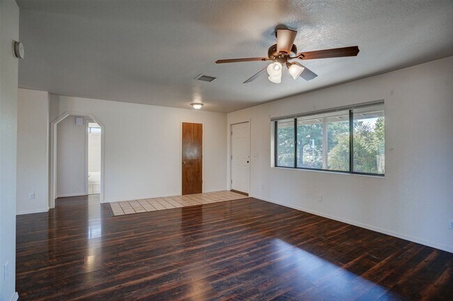 Building Photo - 7930 E Larkspur Ln