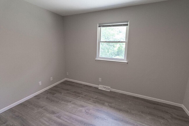 Building Photo - 1321 S Roseta Ave