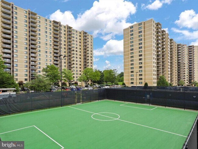 Building Photo - 309 Yoakum Pkwy