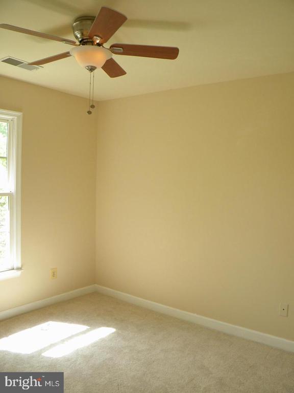 Building Photo - 225 Deer Meadow Ln