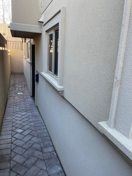 Main Entrance - 69 Parkwood Ave