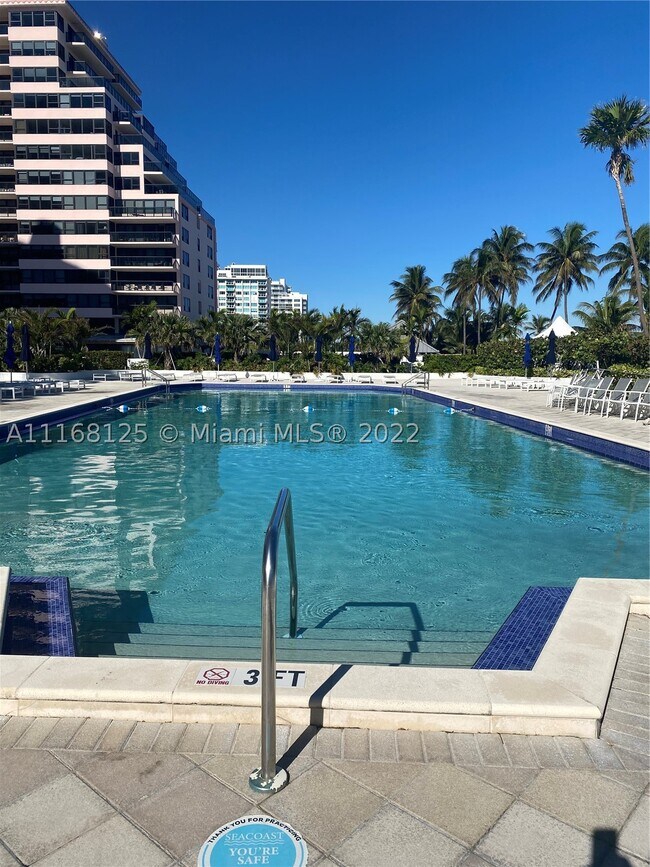 Building Photo - 5161 Collins Ave