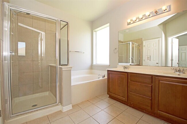 Building Photo - 6800 Cromarty Ln