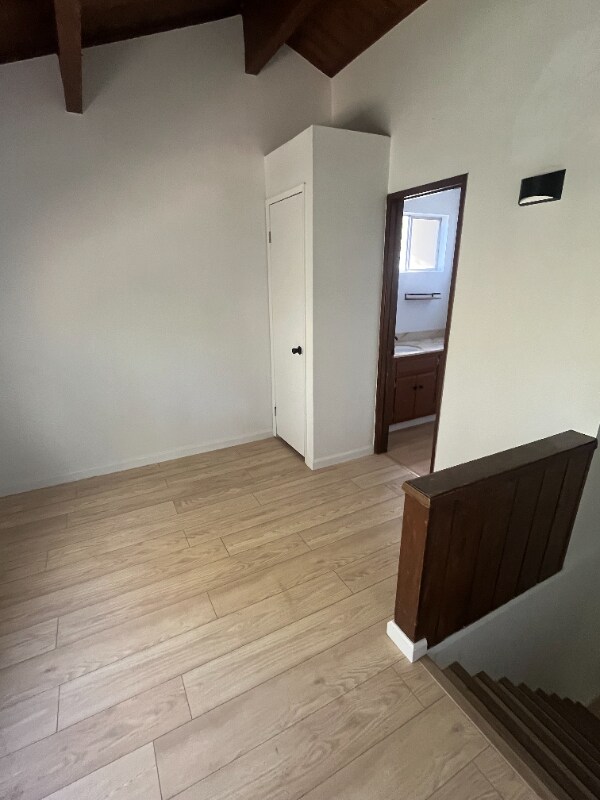 Building Photo - 675 E Victoria Ct